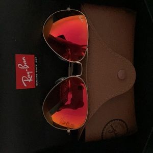 BRAND NEW. NEVER WORN. Rayban Aviators